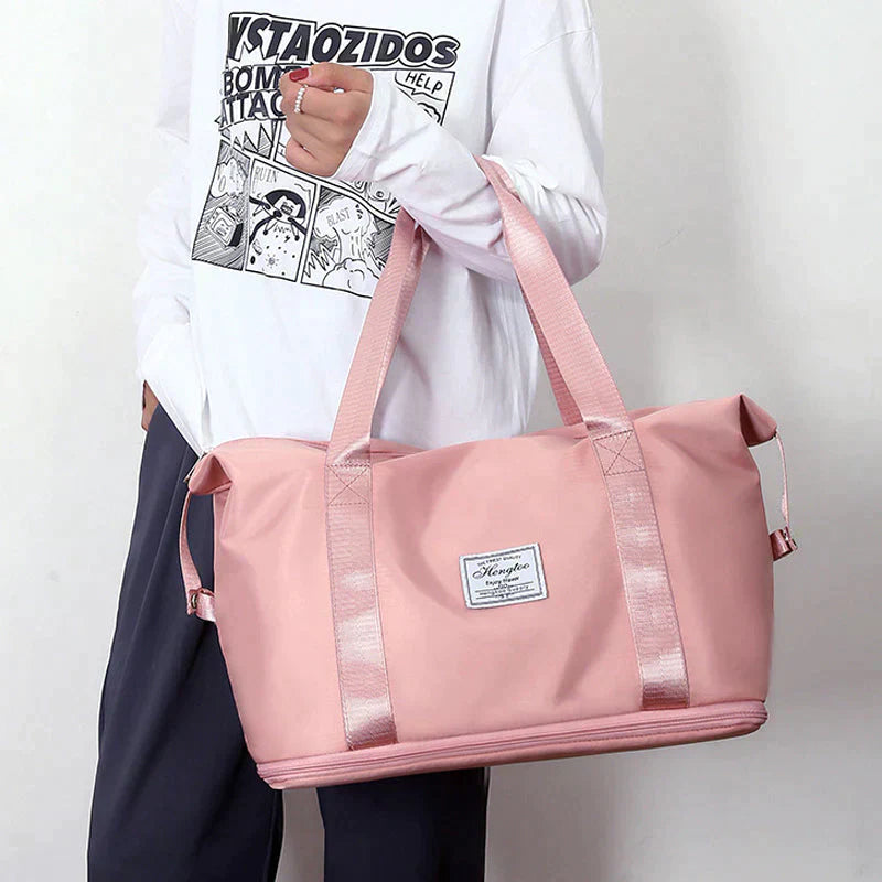 Natalie | Water-resistant travel bag with spacious compartments