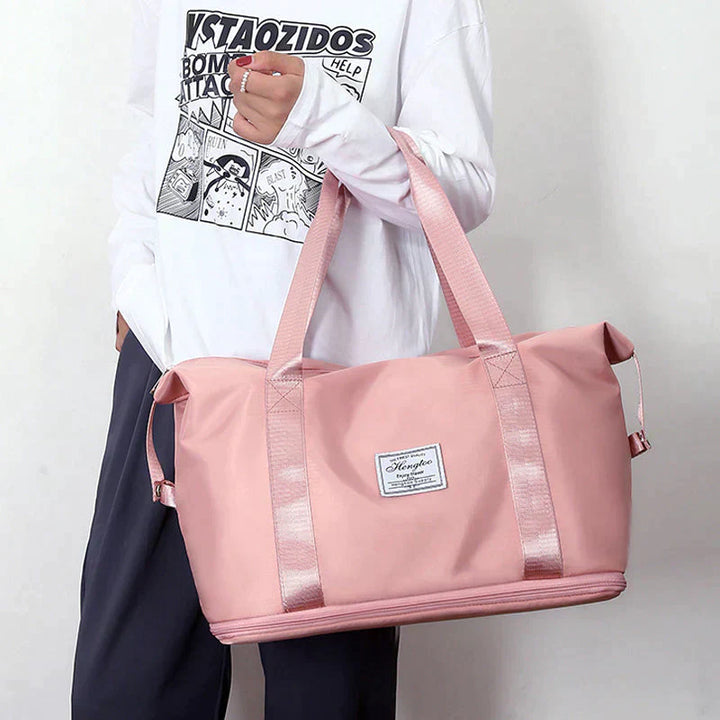 Natalie | Water-resistant travel bag with spacious compartments
