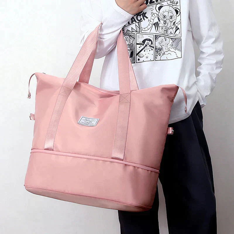 Natalie | Water-resistant travel bag with spacious compartments