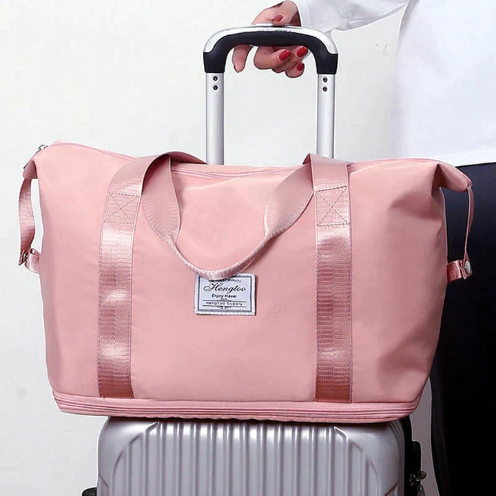 Natalie | Water-resistant travel bag with spacious compartments