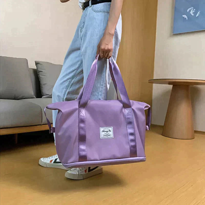 Natalie | Water-resistant travel bag with spacious compartments