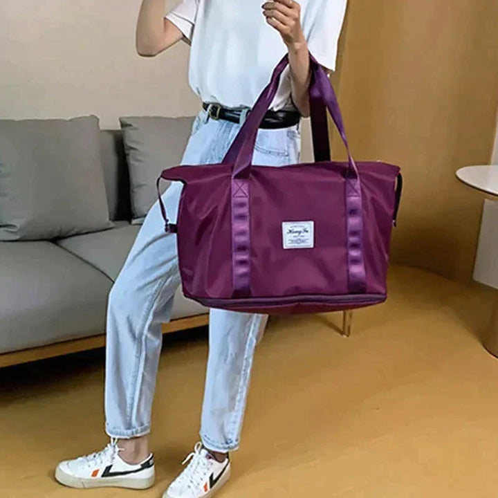 Natalie | Water-resistant travel bag with spacious compartments