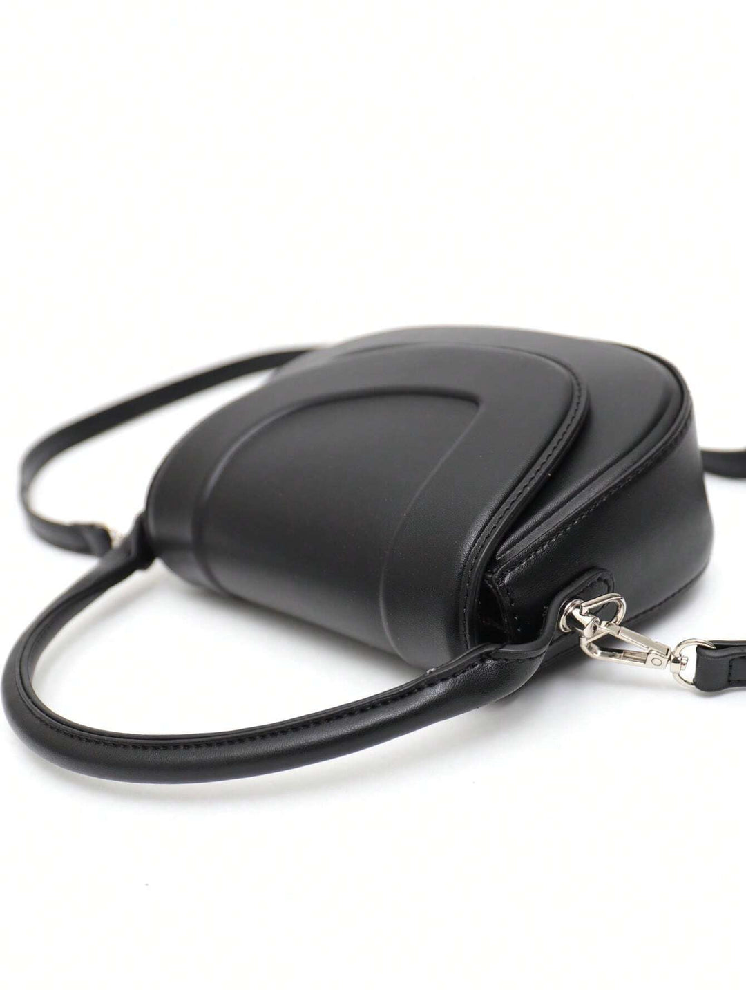 Lauren | Chic and Timeless Minimalist Saddle Bag