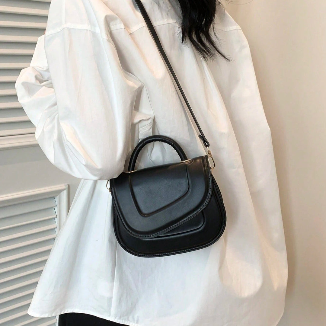 Lauren | Chic and Timeless Minimalist Saddle Bag