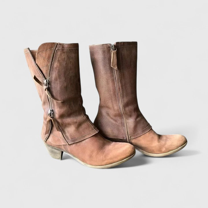 Laura | Women&