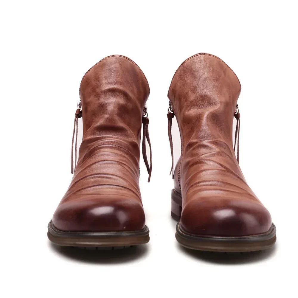 Men's Chelsea boots, close up of elastic side panel
