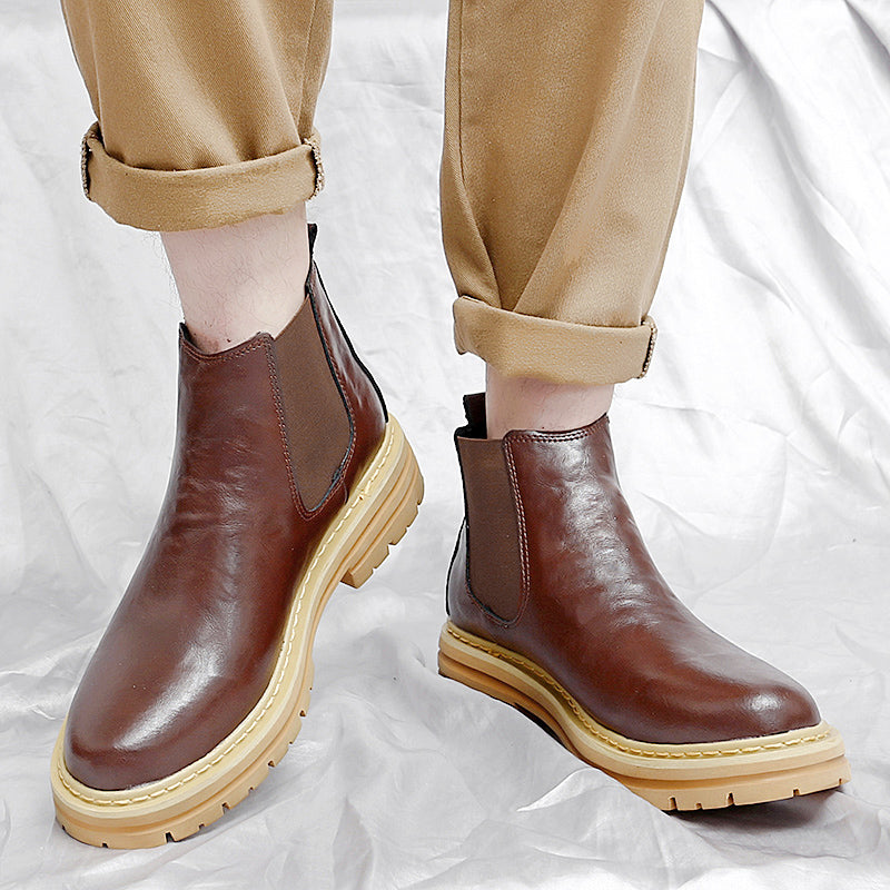 Men's faux leather platform chelsea boots, close up of platform sole